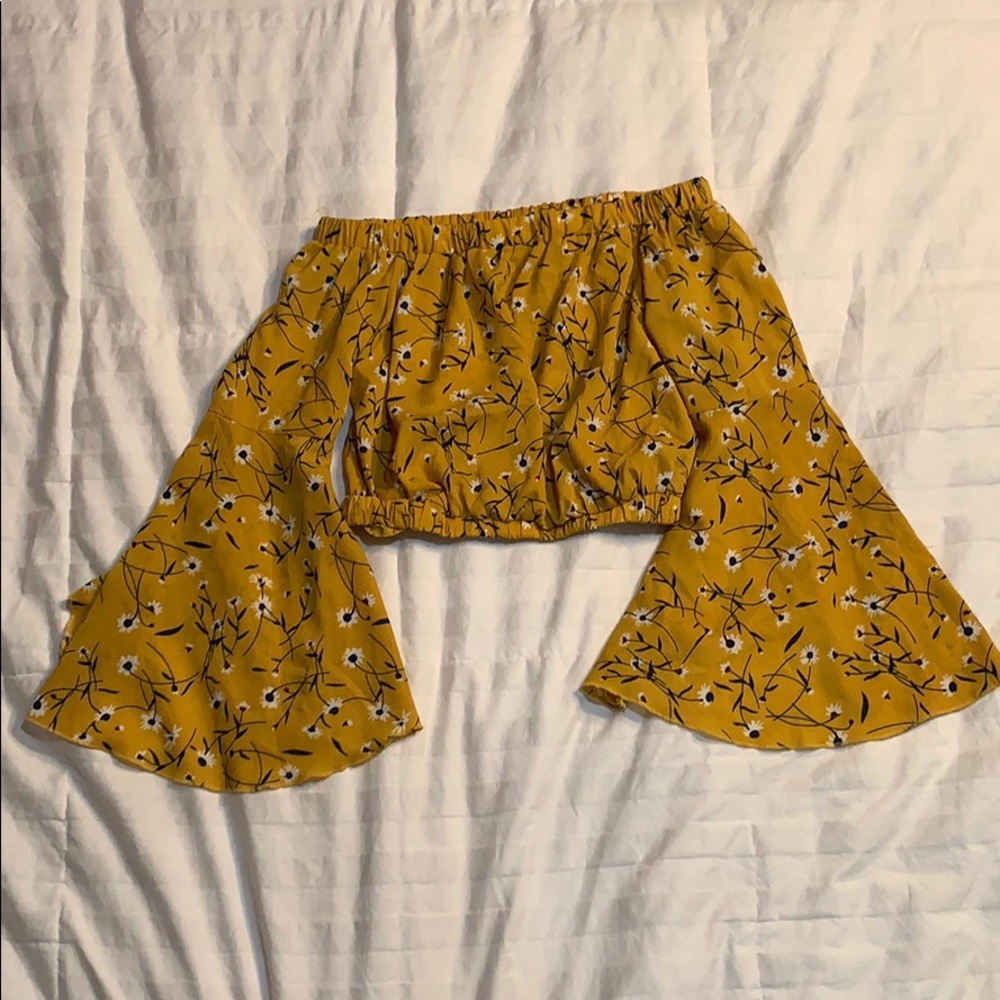 YELLOW CROPPED OVER THE SHOULDER (flowers)